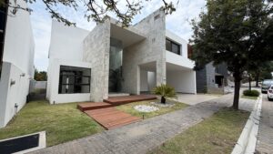 Fachada de casa en 777, Lomas de Angelópolis I