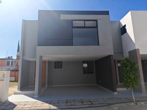 Fachada de casa en La Vid, Cuautlancingo, Puebla