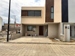 Fachada de casa en Cuatro Vientos, Cuautlancingo, Puebla