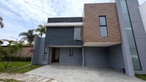 Fachada de casa en Parque Sonora, Lomas de Angelópolis III