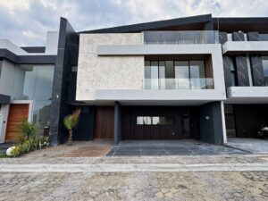 Fachada principal de casa en venta en Parque San José, Lomas de Angelópolis, Puebla