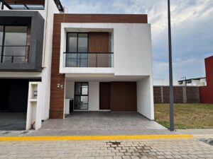 Fachada principal de casa en venta en Parque Real, Cuautlancingo, Puebla