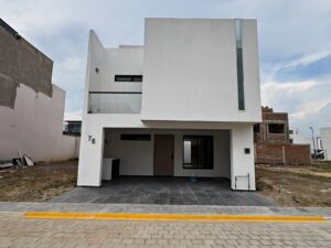 Fachada principal de casa en venta en Parque Real, Cuautlancingo, Puebla