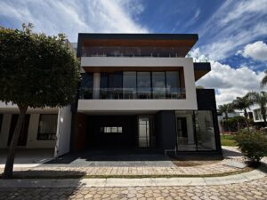 Fachada principal de casa en venta en Parque Zacatecas, Lomas de Angelópolis, Puebla
