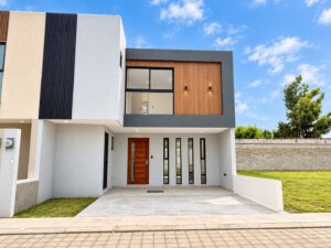 Fachada principal de Casa 72 en Cuatro Vientos, Puebla