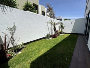 Jardín de casa en Parque Palermo, Lomas de Angelópolis III