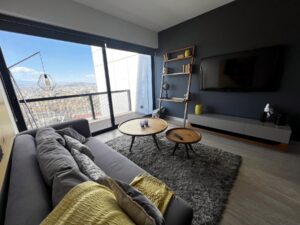 Sala con vista de Punto Horizonte · Torre B, departamento en Sonata, Puebla