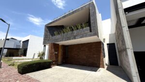 Fachada de casa en La Loma, Lomas de Angelópolis III