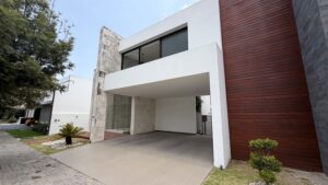 Fachada de casa en 777, Lomas de Angelópolis I