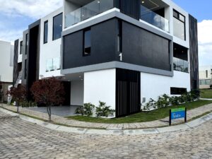 Fachada de casa en Parque Jalisco, Lomas de Angelópolis III