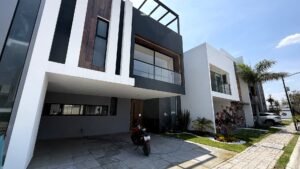 Fachada de casa en Parque Sonora, Lomas de Angelópolis III