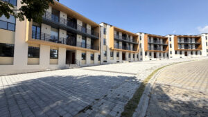 Fotografía del conjunto: fachada y acceso al conjunto en Isla Blanca Towers, Lomas de Angelópolis III, Puebla