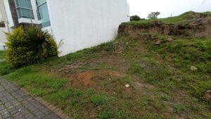 Colindancia con vivienda en Clúster 10-10-10, Lomas de Angelópolis I, Puebla