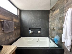 Baño de casa en Parque Baja California, Lomas de Angelópolis III