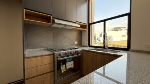 Interior sin amueblar: equipamiento de cocina en Isla Blanca Towers, Lomas de Angelópolis III, Puebla