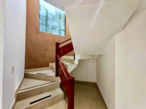 Escaleras de casa en Villas de Zavaleta, Zavaleta, Puebla