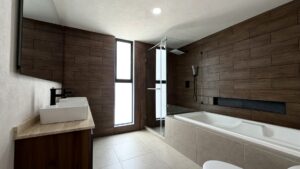 Baño de casa en Parque Sonora, Lomas de Angelópolis III