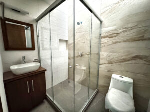 Baño con regadera de propiedad en Sierra Negra, Cuautlancingo, Puebla, México