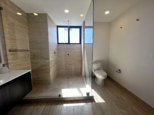 Baño de Punto Horizonte · Torre B, departamento en Sonata, Puebla