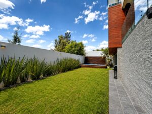 Jardín en casa de Clúster 777, Lomas de Angelópolis I, Puebla