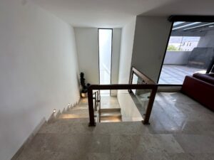 Escalera de casa en Parque Baja California, Lomas de Angelópolis III