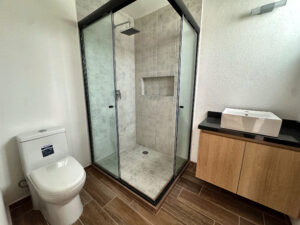 Baño de propiedad en Cuatro Vientos, Cuautlancingo, Puebla, México