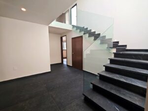 Escaleras de casa en Parque Guanajuato, Puebla