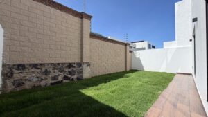 Jardín de casa en Parque Nayarit, Lomas de Angelópolis III