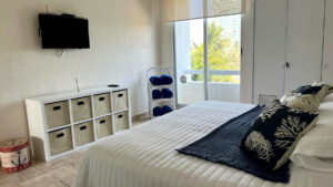 Interior de departamento Kabah 507: recámara con mobiliario, Vidanta, Acapulco, Guerrero, México