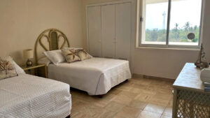 Interior de departamento Kabah 507: recámara con dos camas, Vidanta, Acapulco, Guerrero, México